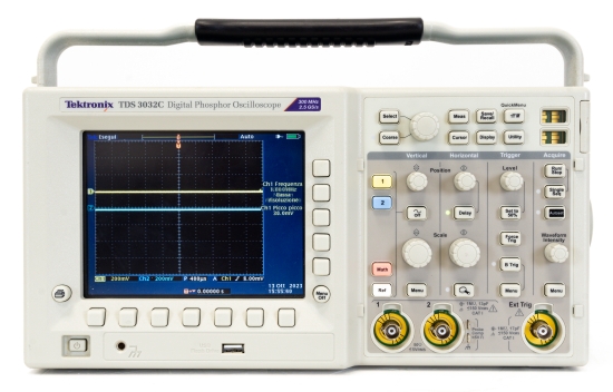 Tektronix TDS3032C 300 MHz Digital Oscilloscope 2 Channels
